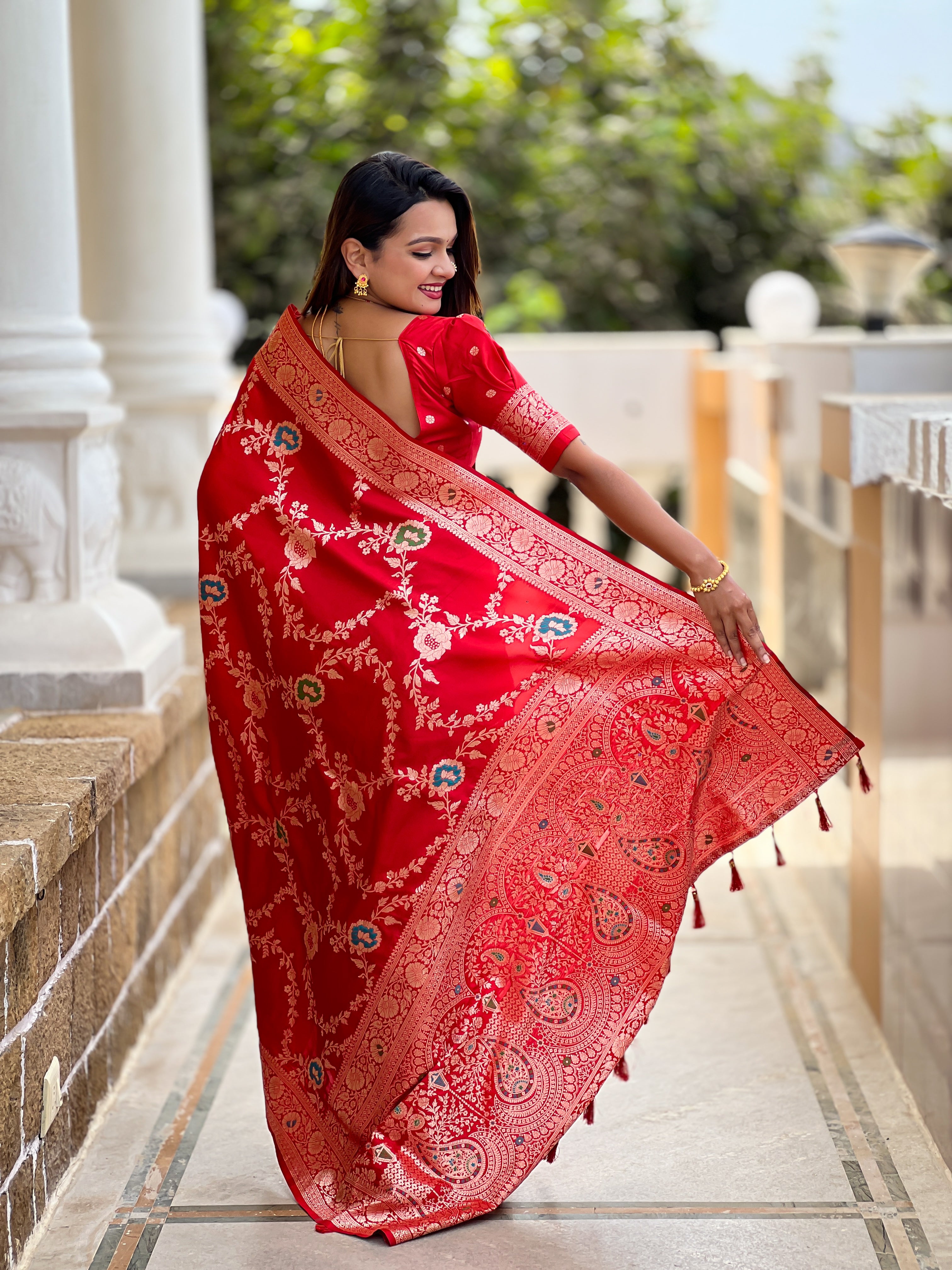 Soft Banarasi Silk Saree with Zari Weaving & Meenakari Touch – Rich Pallu & Border